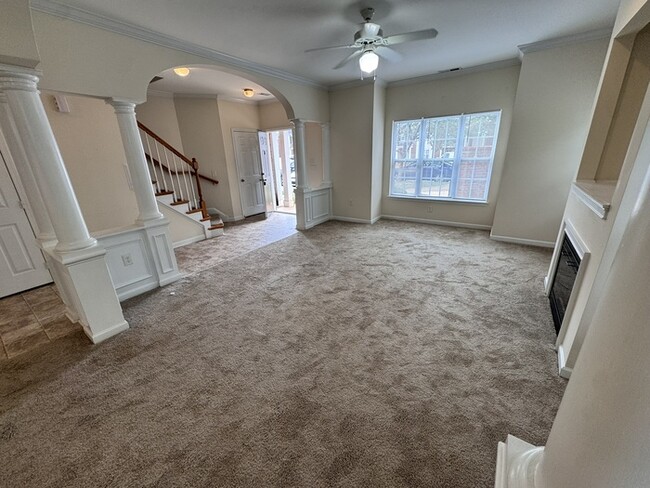 Building Photo - 3 Bed End Unit Town Home- AVAILABLE FOR FALL MOVE IN!