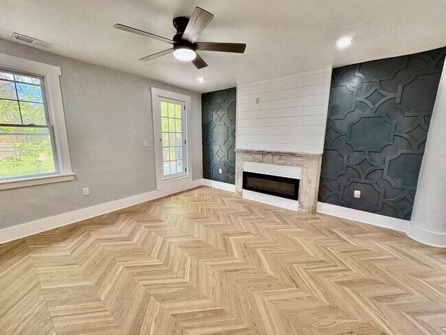 Building Photo - 5616 Phillips Ave