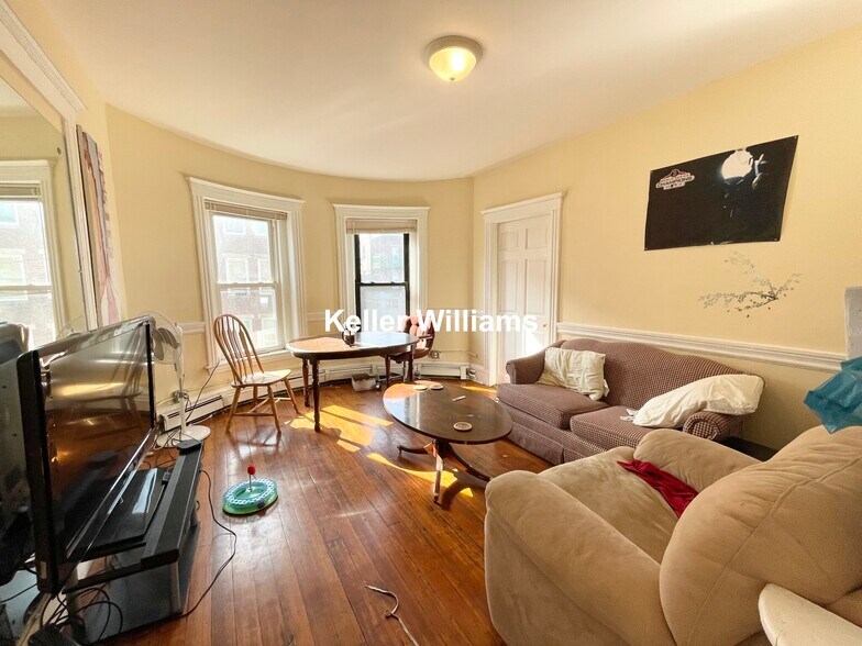 Building Photo - 60 Empire St