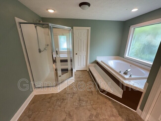 Building Photo - 5212 Jim Dandy Ln