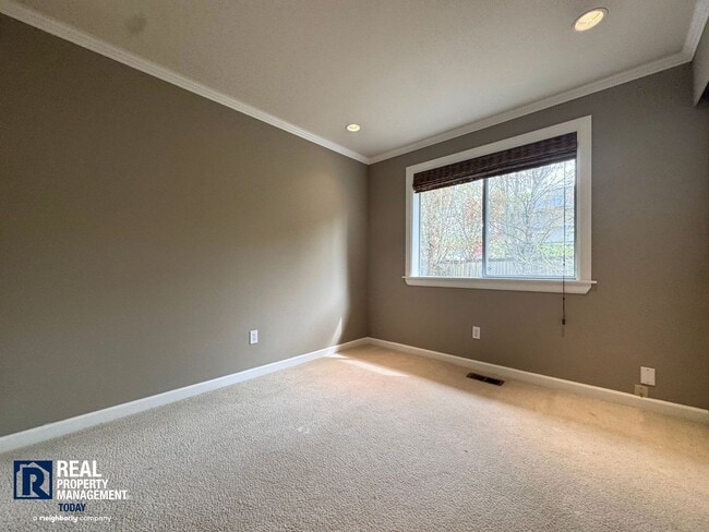 Building Photo - 3 Bedroom, 2 Bath Puyallup Home with 3-Car Garage & Spacious Fenced Yard!!