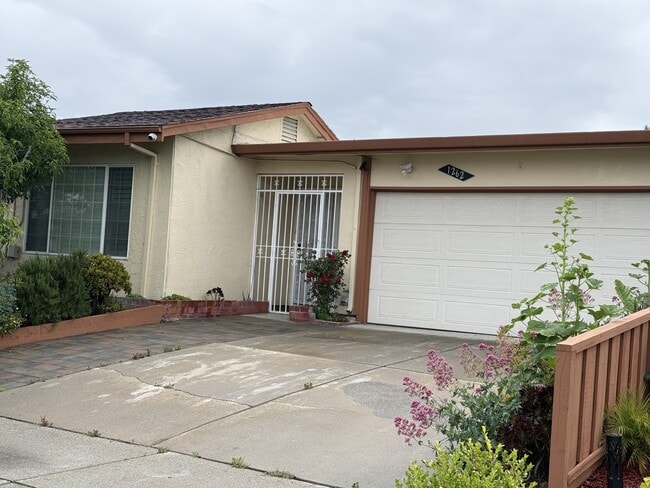 Building Photo - 1262 Turtlerock Dr