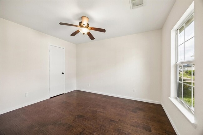 Building Photo - 6106 Settlers Lake Cir E