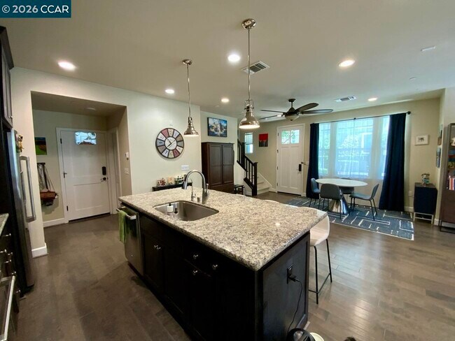 Building Photo - 472 Persimmon Common