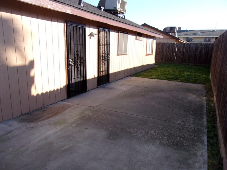 Building Photo - 793 W Nevada Cir