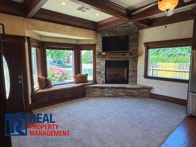 Building Photo - Luxury One-Bedroom Casita