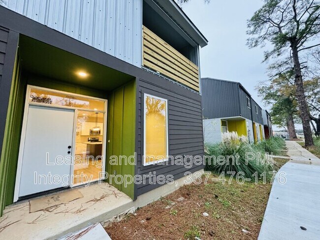 Building Photo - 136 Greentree Dr