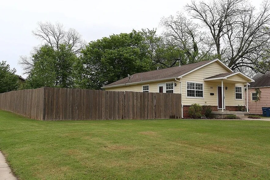 Building Photo - 801 S Hester St