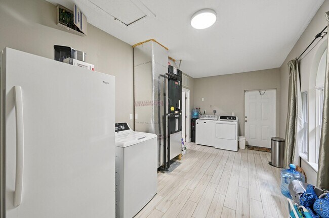 Building Photo - 9417 Whippoorwill Trail