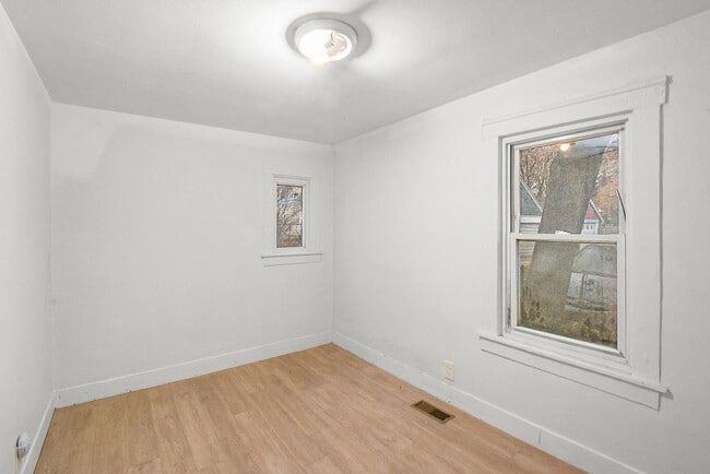 Building Photo - 809 Westmoreland Ave