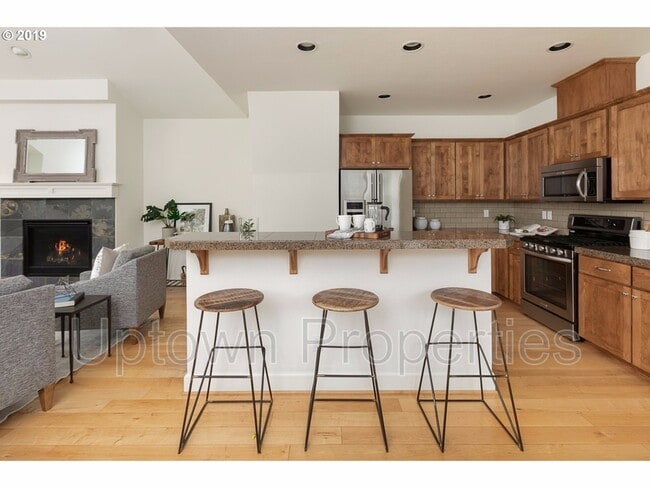 Building Photo - 1916 SW Idaho St