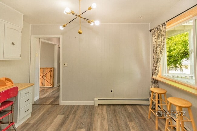 Building Photo - Duplex-Upper Unit in Aurora Subdivision