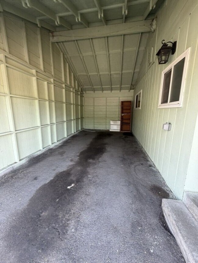 Building Photo - Cozy Centralia home
