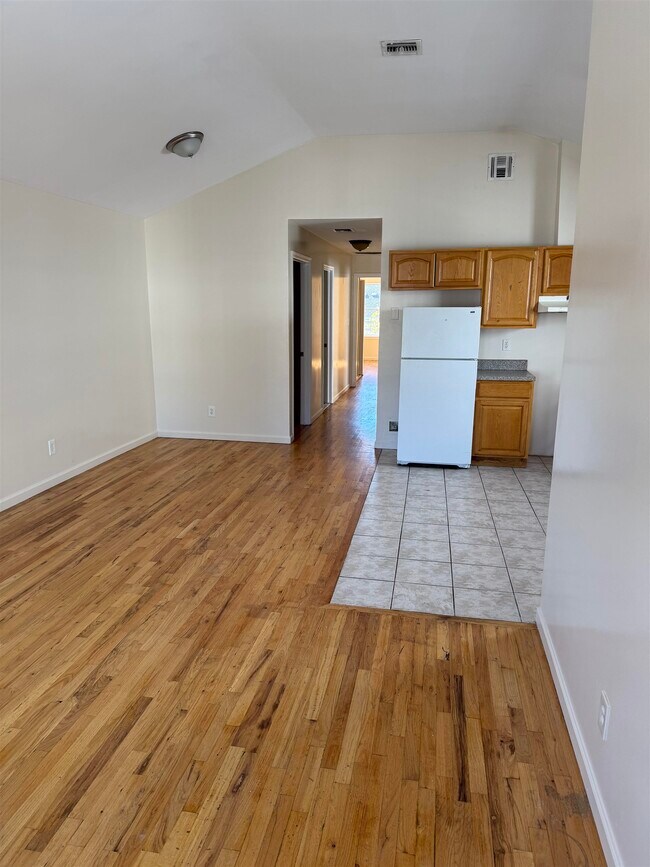 Building Photo - 99 Bidwell Ave