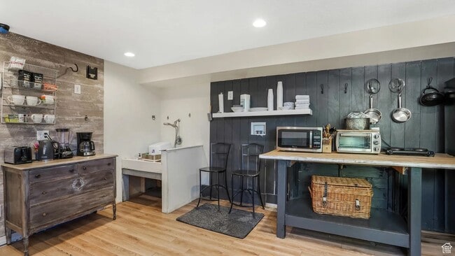 Building Photo - 1418 W 475 S