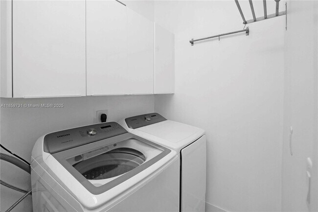 Building Photo - 10541 NW 66th St