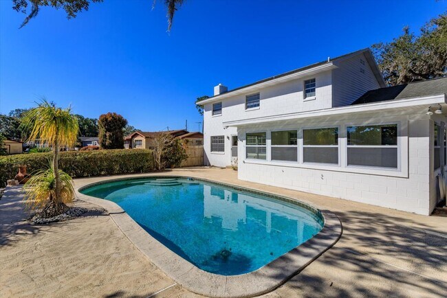 Building Photo - Updated 4-Bedroom Longwood Rental with Pool & Lawn Care Included – Move-In Ready