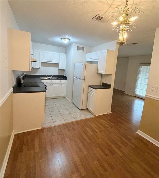 Building Photo - 3595 Woodbriar Cir