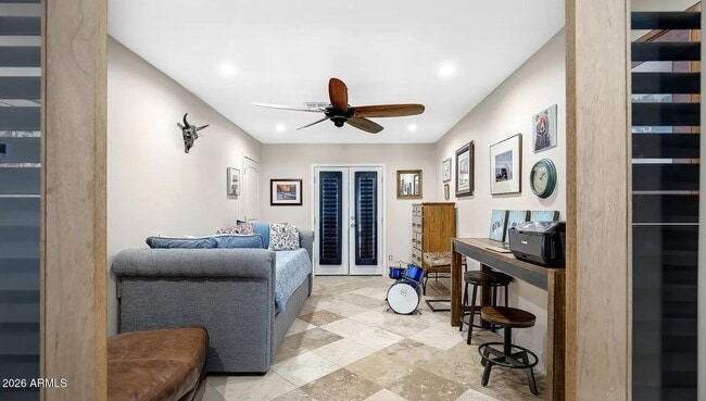 Building Photo - 2032 E La Jolla Dr