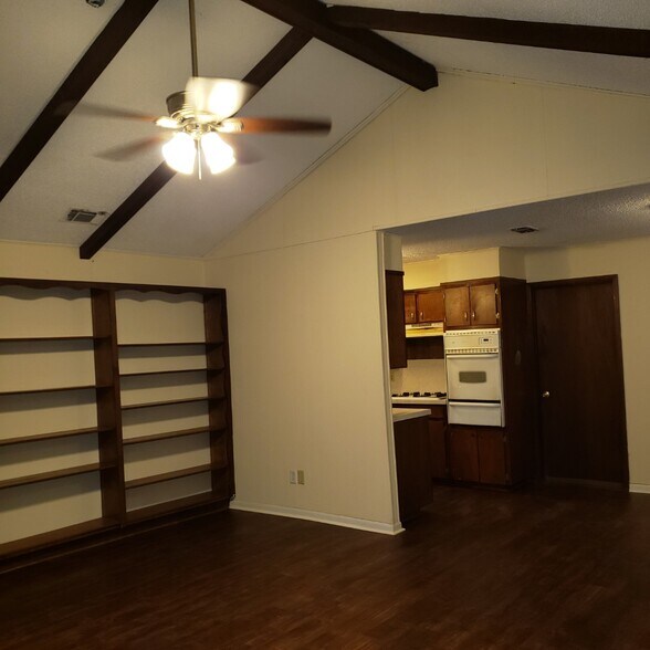 Building Photo - 2308 Lake W Dr