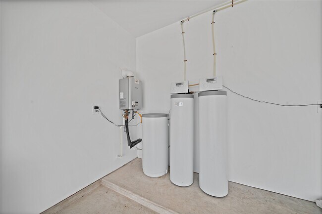 Building Photo - 3815 Pierce Pl Ln