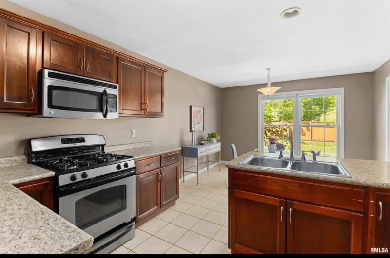 Building Photo - 10013 Brompton Ct