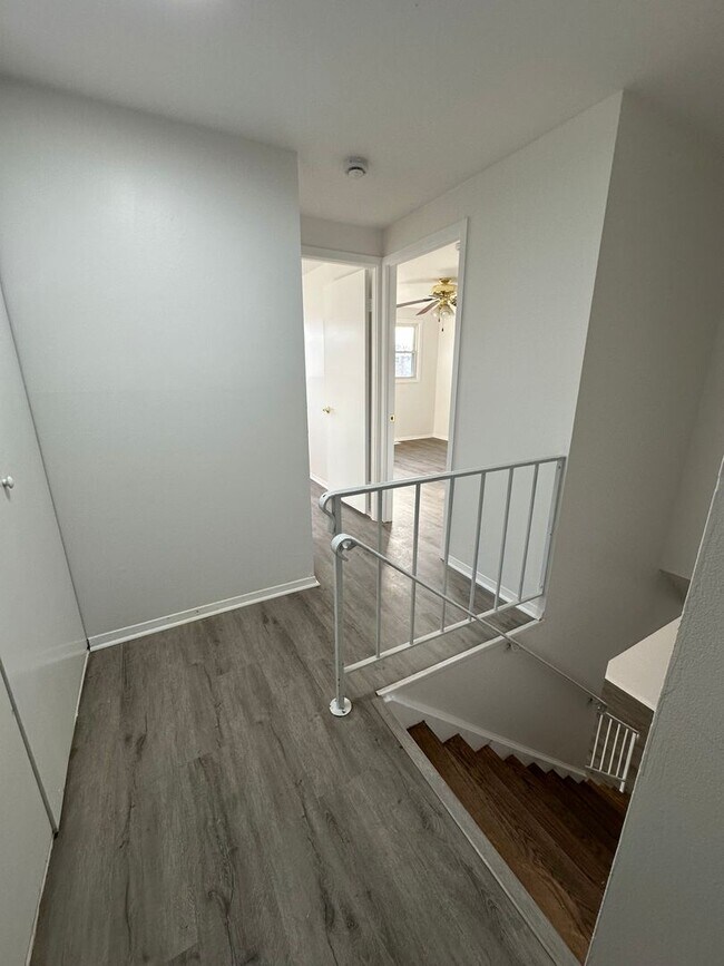 Building Photo - Welcome home- 3 bedroom, 1.5 bath