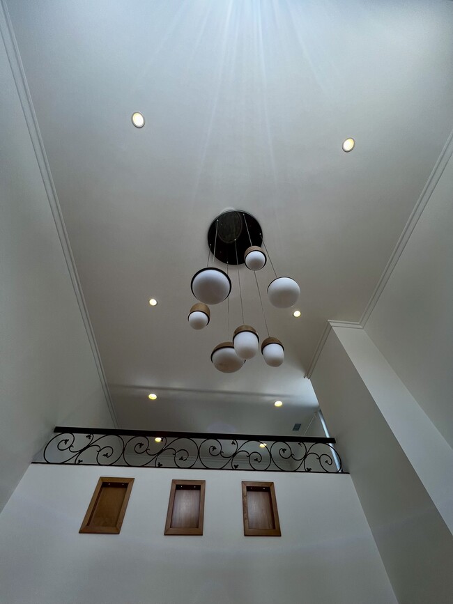 Building Photo - 7505 Hampton Ave