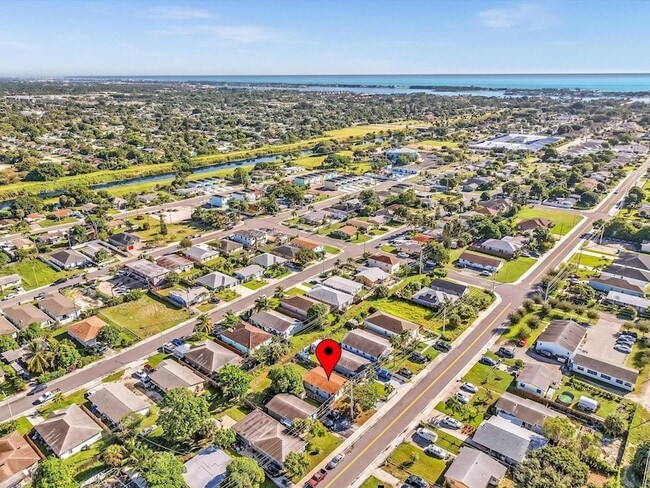 Building Photo - 525 NW 10th Ave