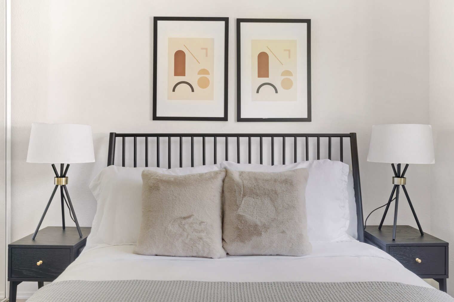 Building Photo - 1600 Villa St