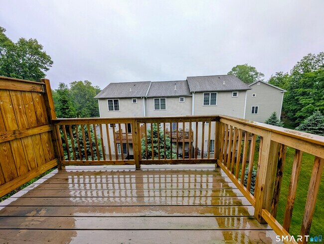 Building Photo - 15 Old Oak Dr