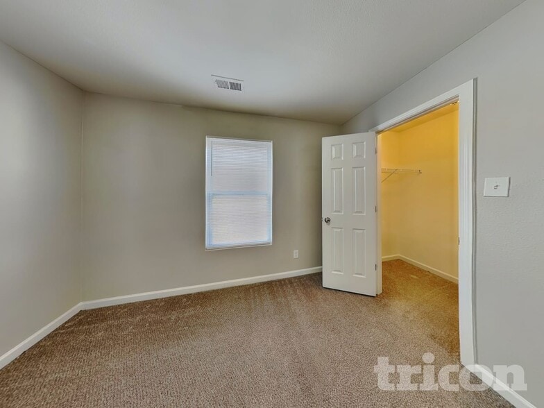 Building Photo - 1351 Waterlily Lane