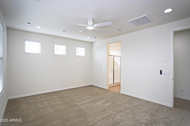 Building Photo - 831 W Finch Dr