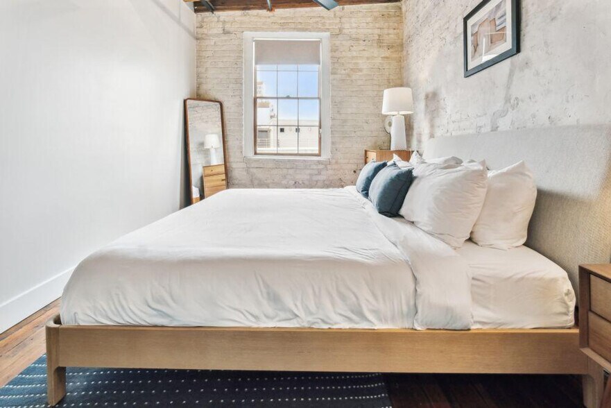 Building Photo - 315 Girod St