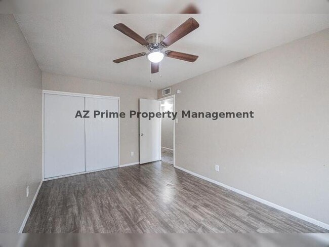 Building Photo - 5041 N 39th Dr