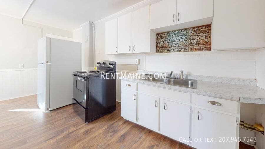 Building Photo - 22 Birch St