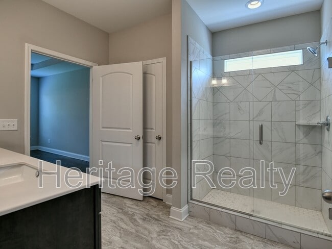Building Photo - 2212 Scarlet Tanager St