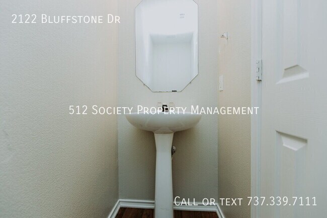 Building Photo - 2122 Bluffstone Dr