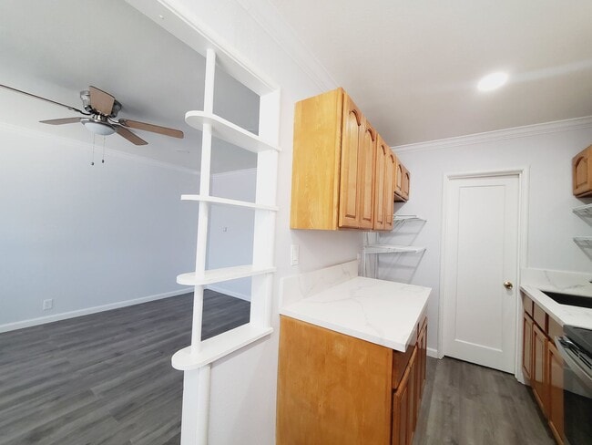 Building Photo - Ground floor One bedroom with Private Patio