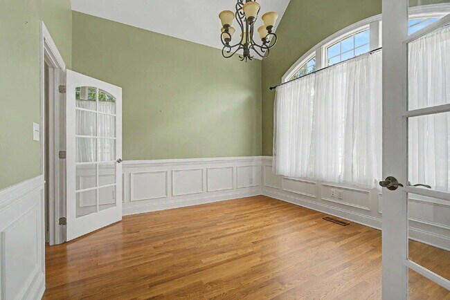 Building Photo - Spacious and Move-in Ready 4-Bedroom in Cary!