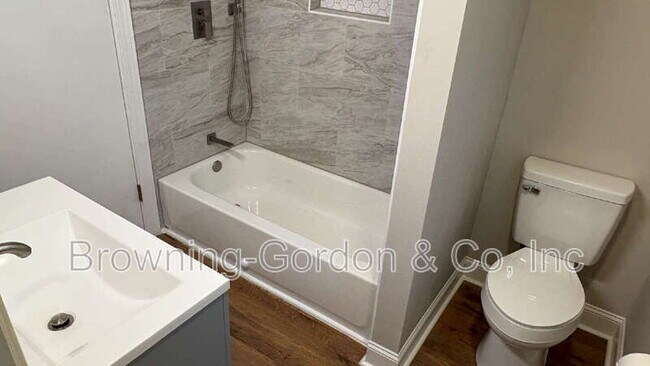 Building Photo - 328 E Thompson Ln