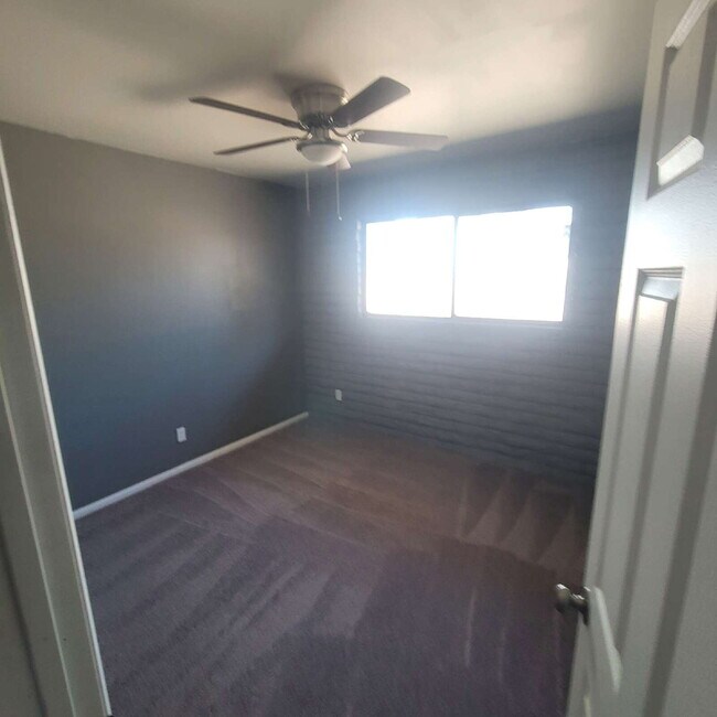 Building Photo - 2BR/1BA Garden Apartment $1200 Osborn/66th...