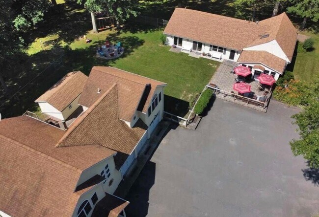 Primary Photo - 1055 Bruynswick Rd