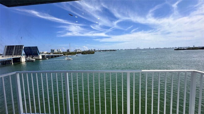 Building Photo - 7825 NE Bayshore Ct