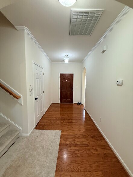 Building Photo - 437 Melbourne Ln