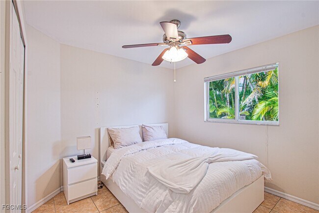 Building Photo - 2144 SW 19th Ave