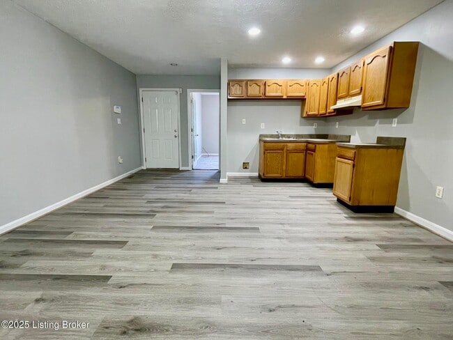 Building Photo - 2903 S 5th St