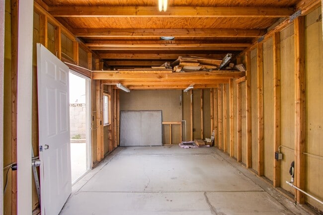 Building Photo - 55+ community 2 bed 2 bath
