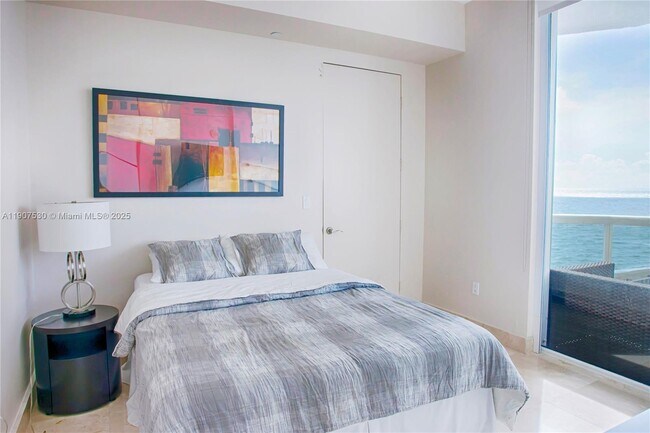 Building Photo - 15901 Collins Ave