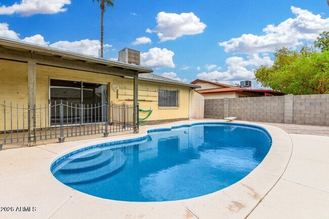 Building Photo - 4141 W Diana Ave